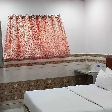Hotel O Sargam Lodging And Boarding Ulhāsnagar Екстериор снимка