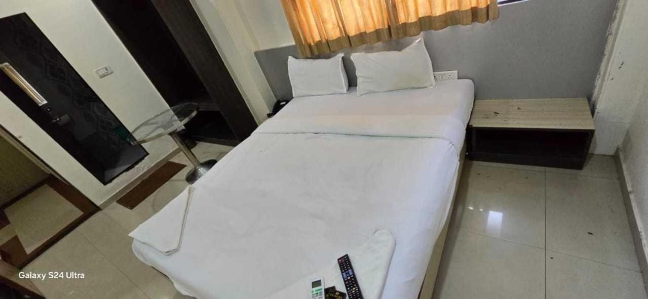 Hotel O Sargam Lodging And Boarding Ulhāsnagar Екстериор снимка
