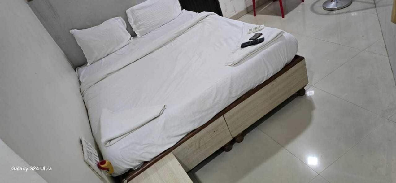 Hotel O Sargam Lodging And Boarding Ulhāsnagar Екстериор снимка