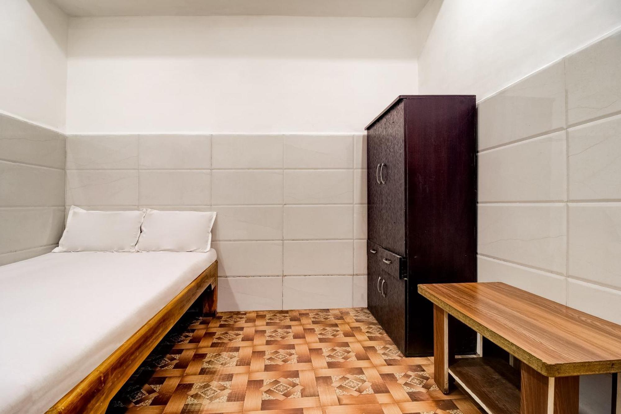 Hotel O Sargam Lodging And Boarding Ulhāsnagar Екстериор снимка