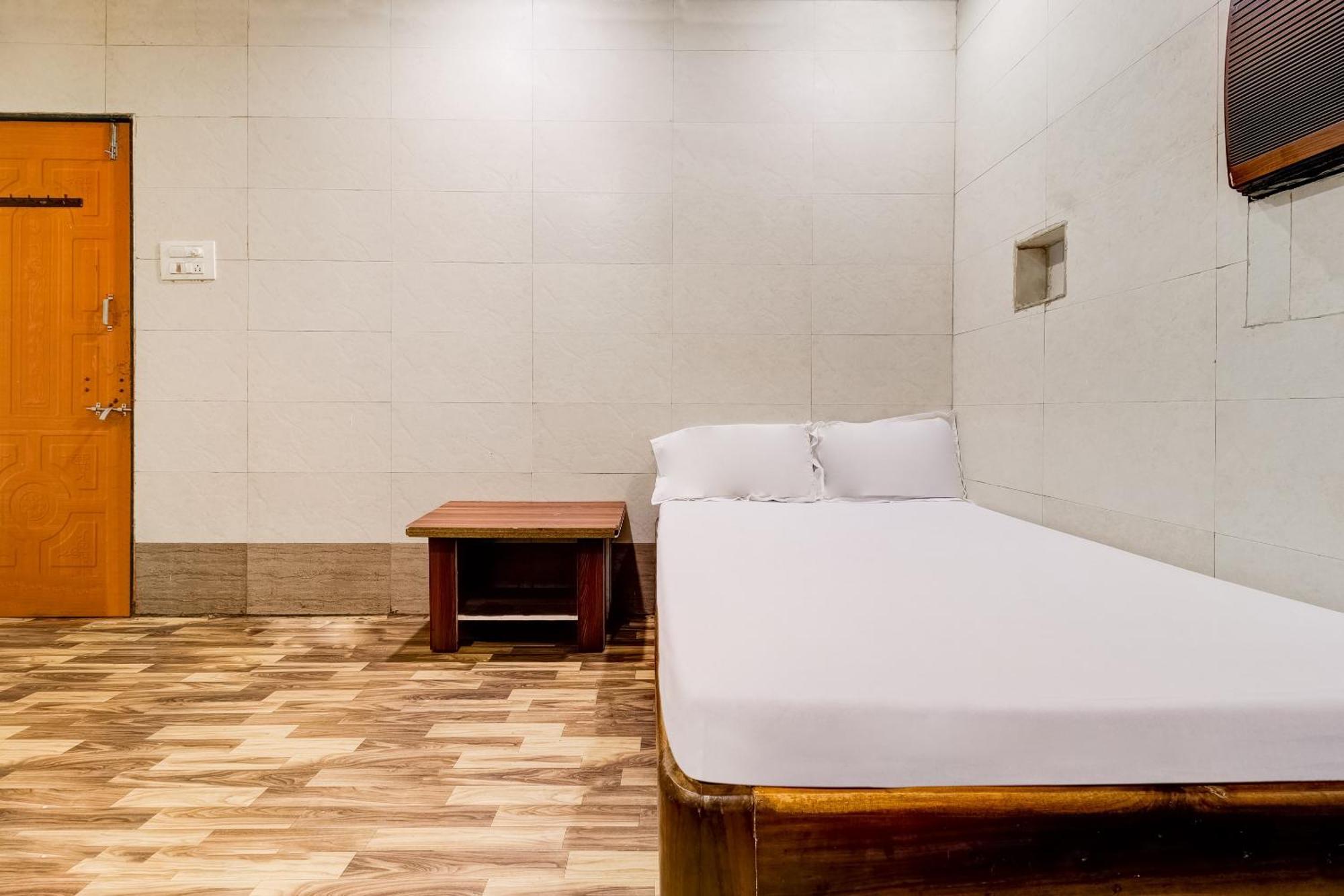 Hotel O Sargam Lodging And Boarding Ulhāsnagar Екстериор снимка