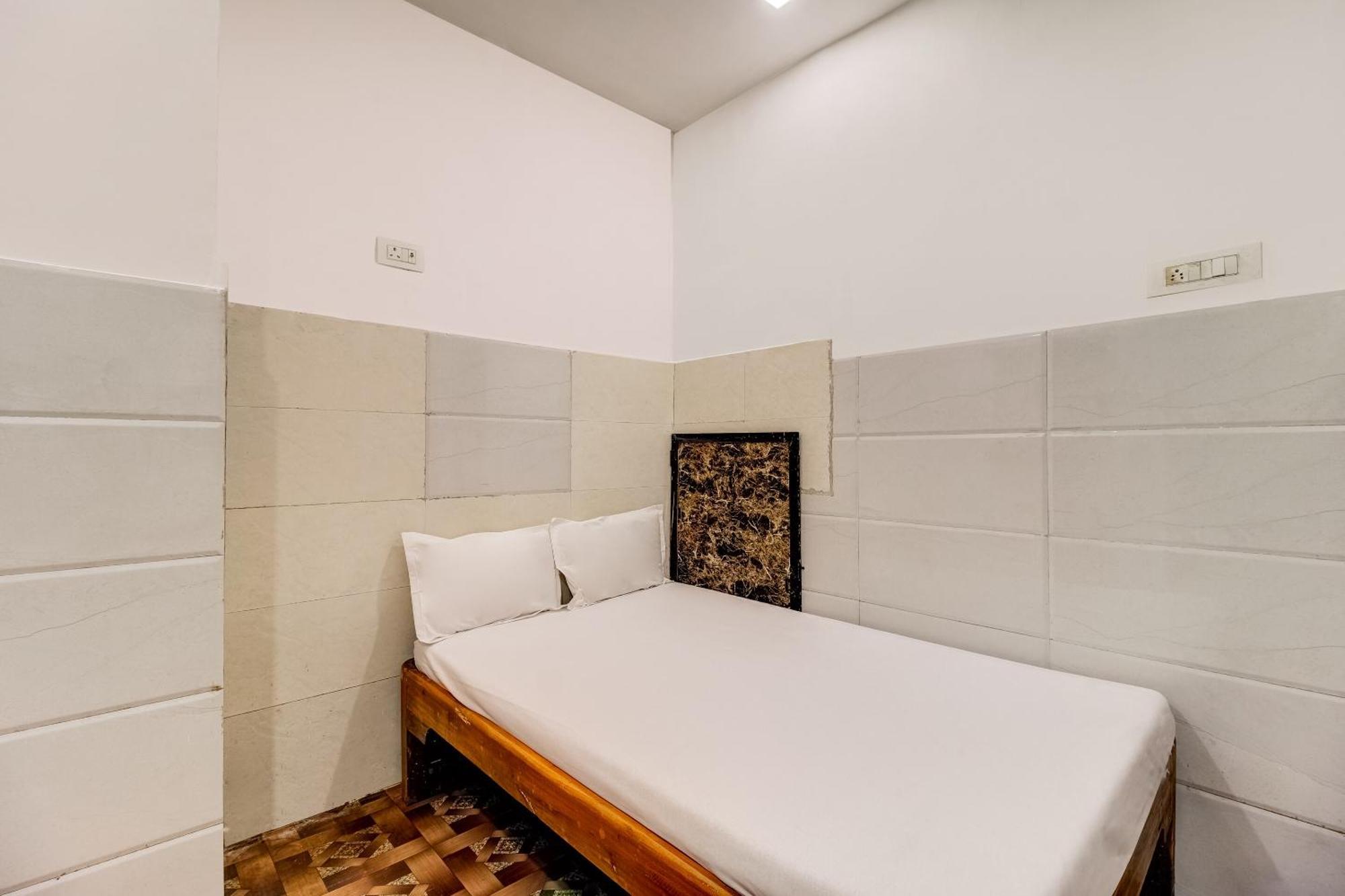 Hotel O Sargam Lodging And Boarding Ulhāsnagar Екстериор снимка